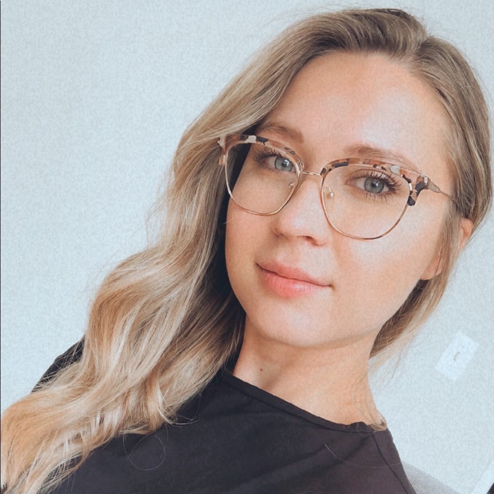 Meet your Posher, Emily